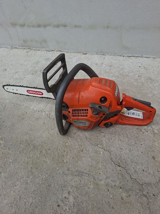 Vând husqvarna 130