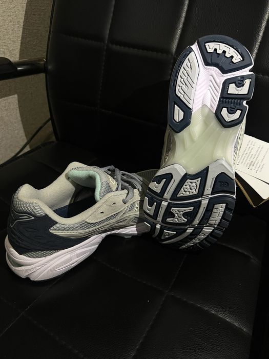 Кроссовки asics