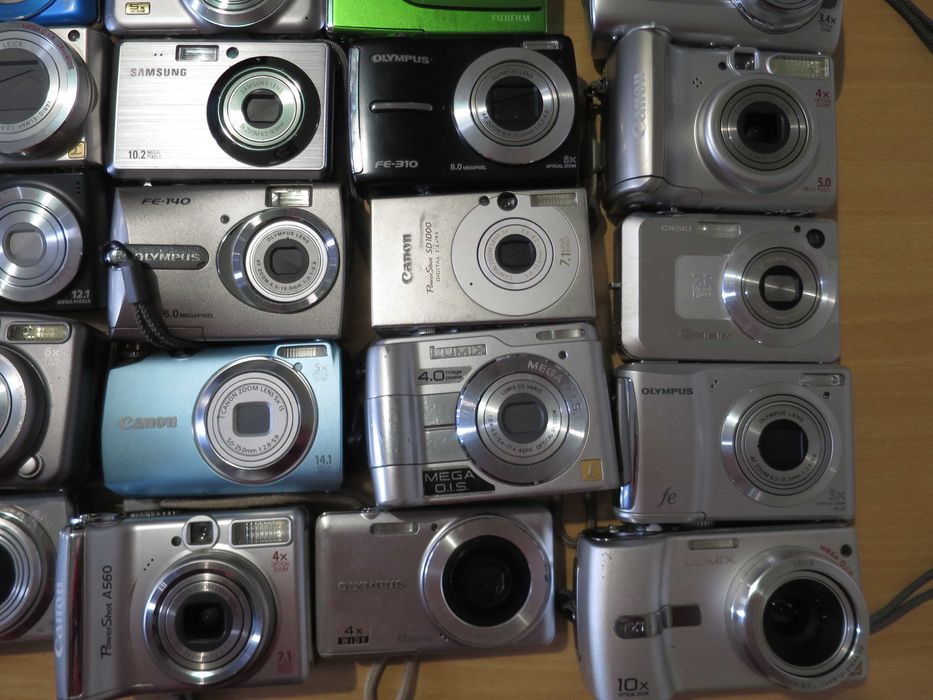 Компактен дигитален фотоапарат SONY