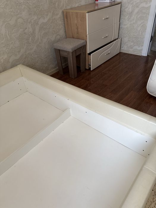 Продам двуспальную кровать