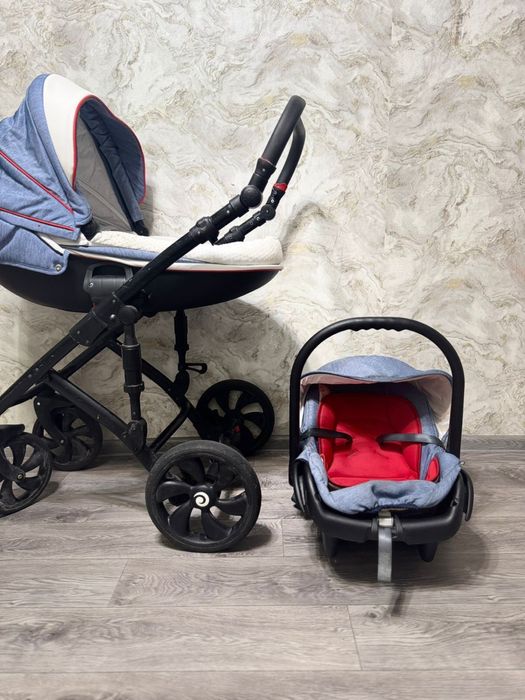 Продаю универсальную каляску (торг есть)