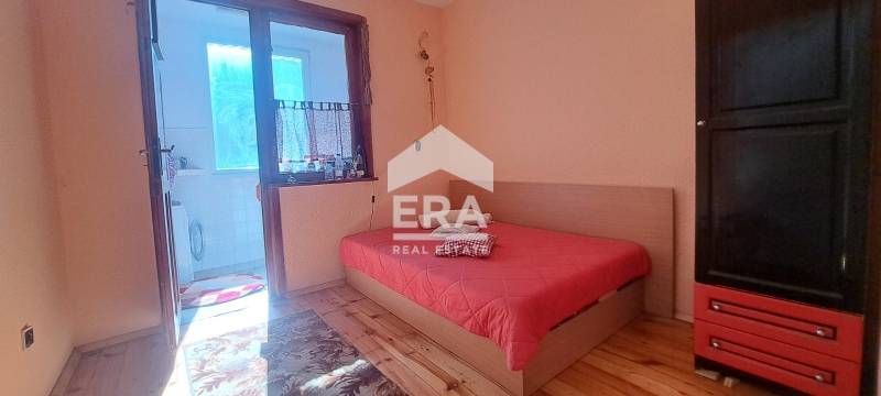 ЕКСКЛУЗИВНО! Етаж от къща заедно с тавански етаж!