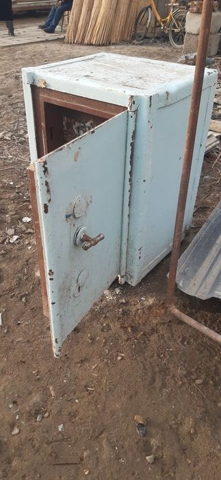 Сейф незгораемей