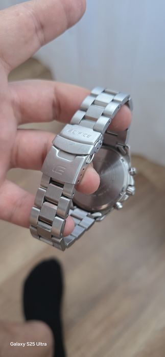 Продавам часовник Casio