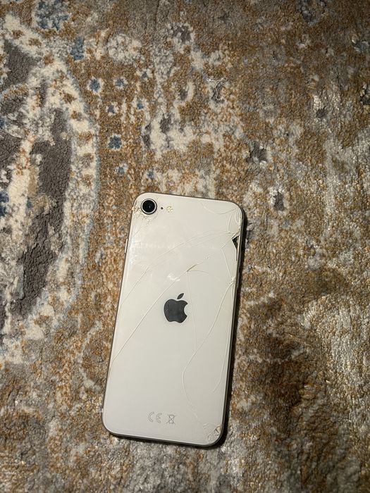 Продаю Айфон 8se