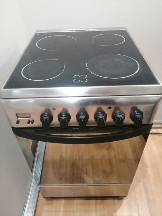 Продам электроплиту ARISTON