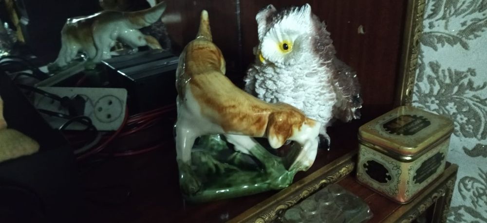 Статуэтки фарфоровые и другие