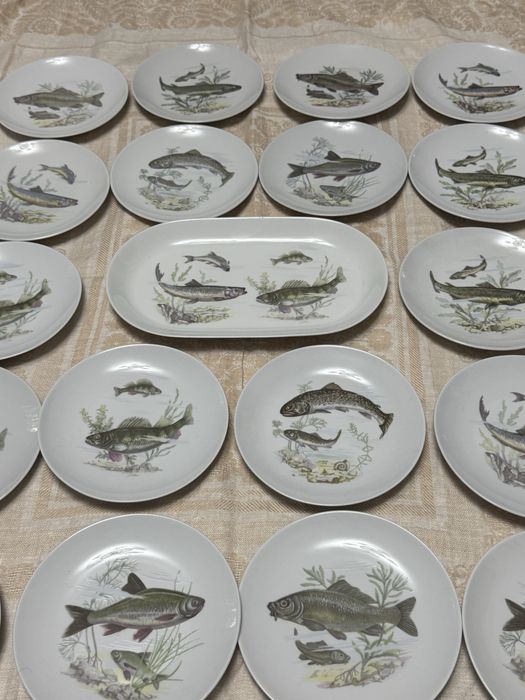 Набор гдр  новый на 18 персон