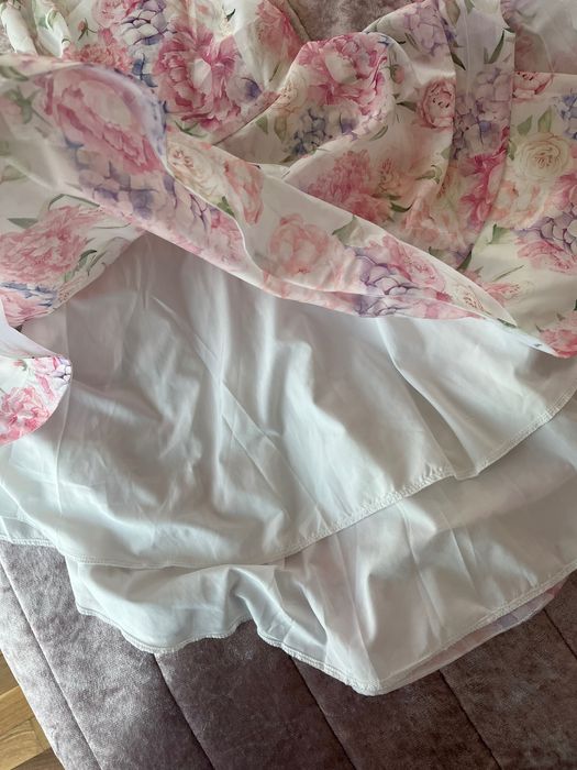 Модерна ефирна рокля с флорален принт