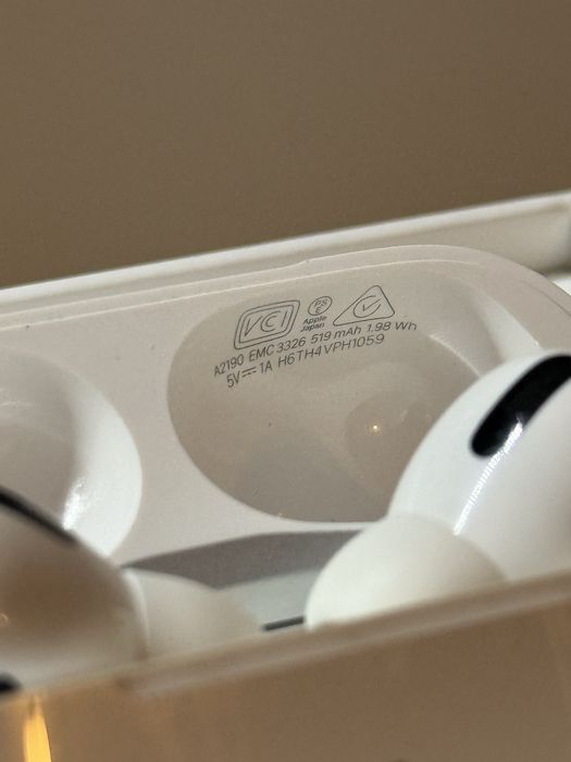 Casti Apple Airpods Pro Magsafe MLWK3ZM/A - ORIGINALE
