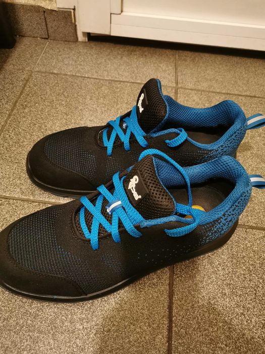 Продавам работни обувки с метлно бомбе