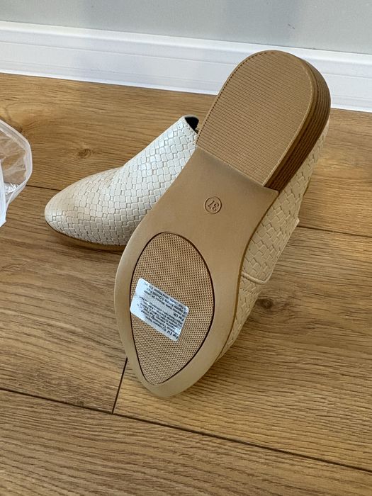 Дамски обувки чисто нови