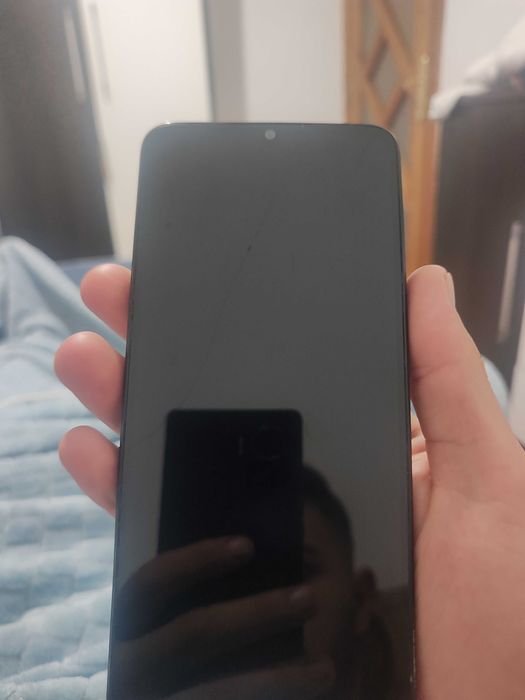 Vând telefon retmi 13 c 256 GB cu 4 RAM blak in stare buna de funcționare primul proprietar dețin și cutie la el