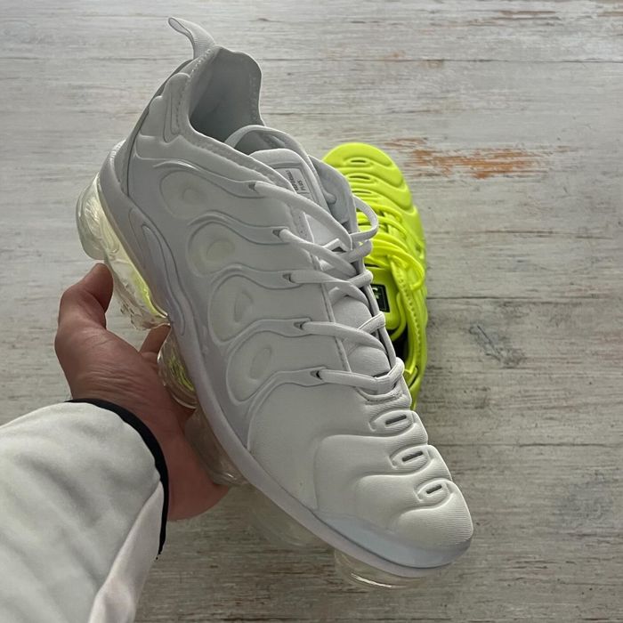Vapormax plus white / neon green