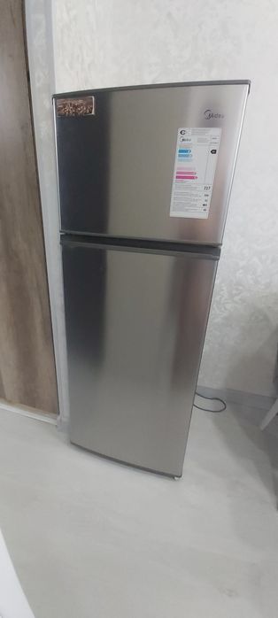 MIDEA xolodilnik sotiladi. Srochna