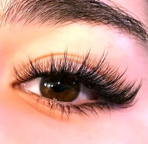 Наращивание ресниц с выездом