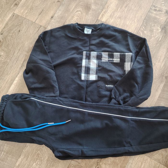 Продам новый комплект для мальчика