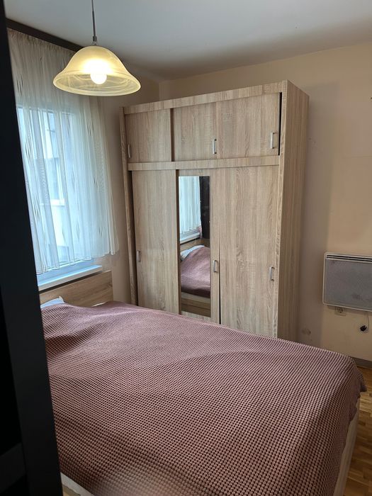 Гардероби с плъзгащи врати 2 бр. И спалня с матрак