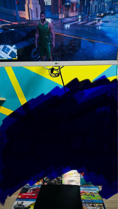 Продавам PlayStation 4 slim 500GB