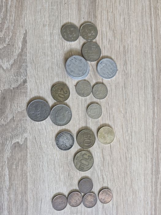 Vând monede de colectie