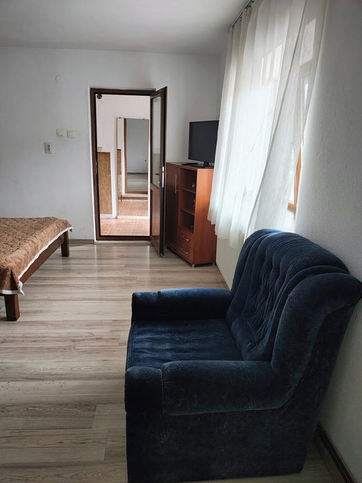 Închiriez garsonieră 50 mp