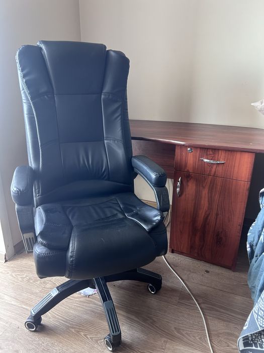 Офисный стол  и стул