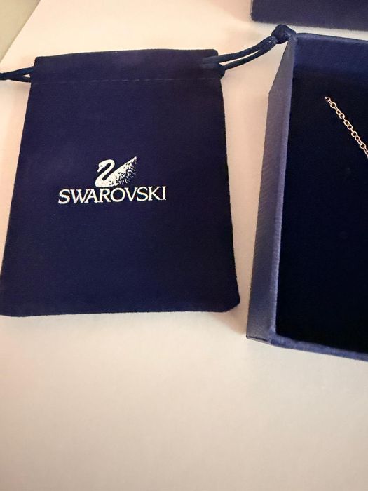 Lanț Swarowski, lebada