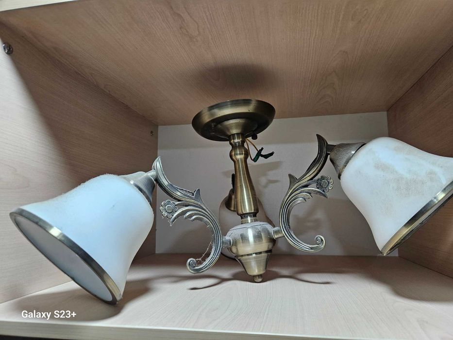 Продаются люстры