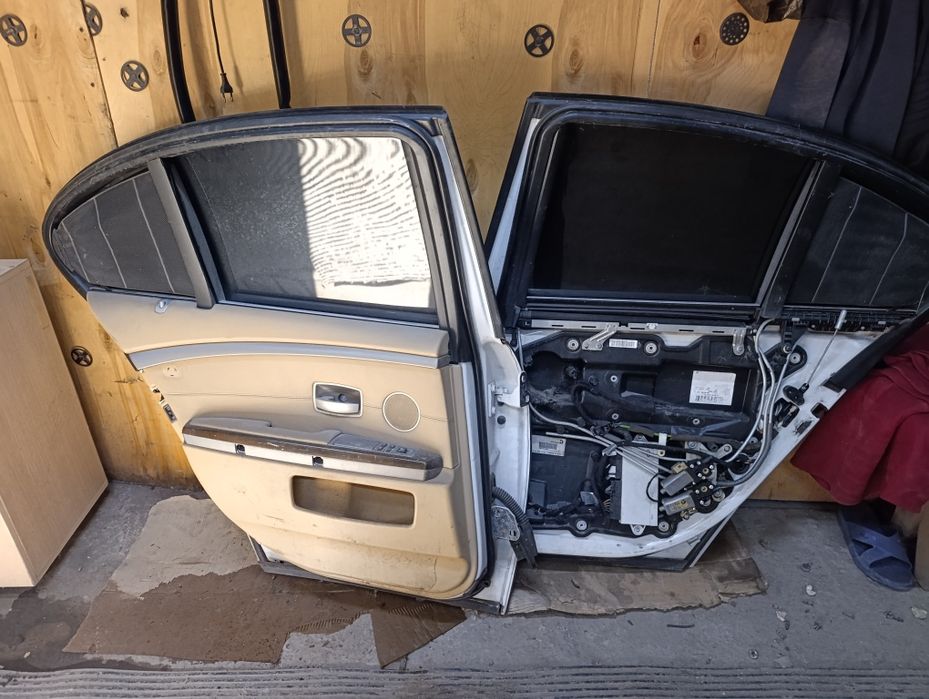 BMW e60 задняя дверь правая и левая
