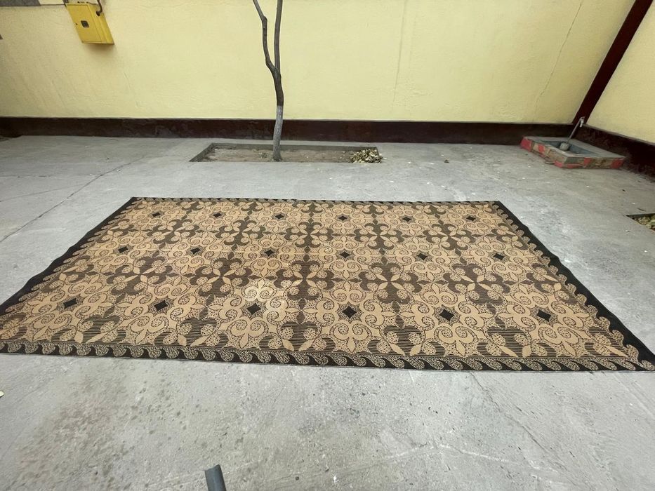 Ковёр 4.20м×2м в хорошем состоянии.