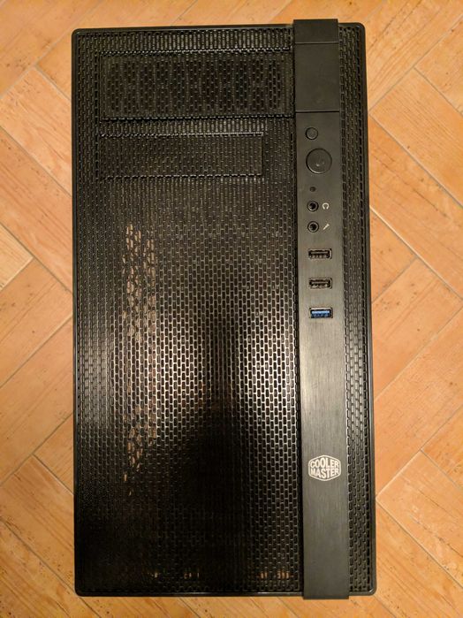 Кутия Cooler Master N200 micro ATX