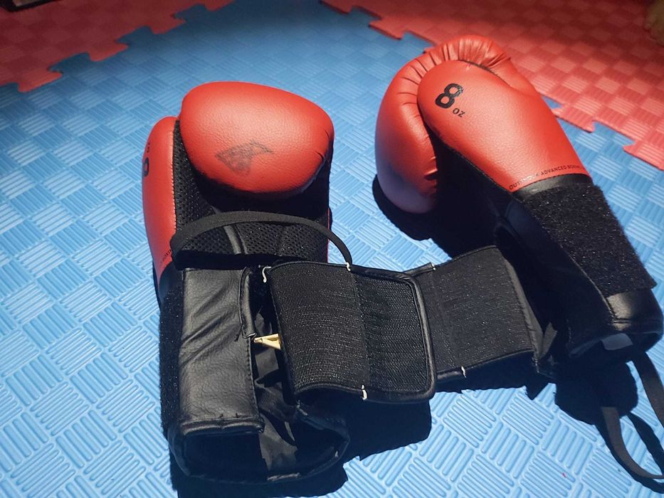 Manusi de box Outshock 8oz (small)