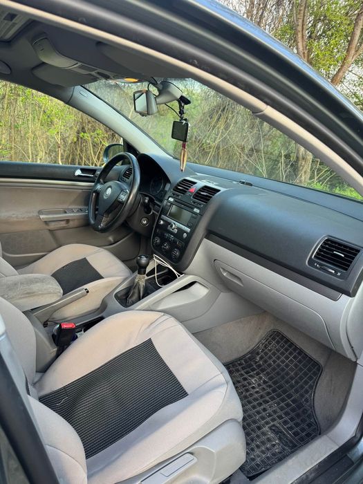 Vând mașină personală, golf 5(140cp).