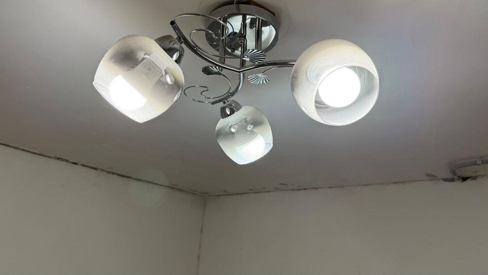 продам люстру без лампочек