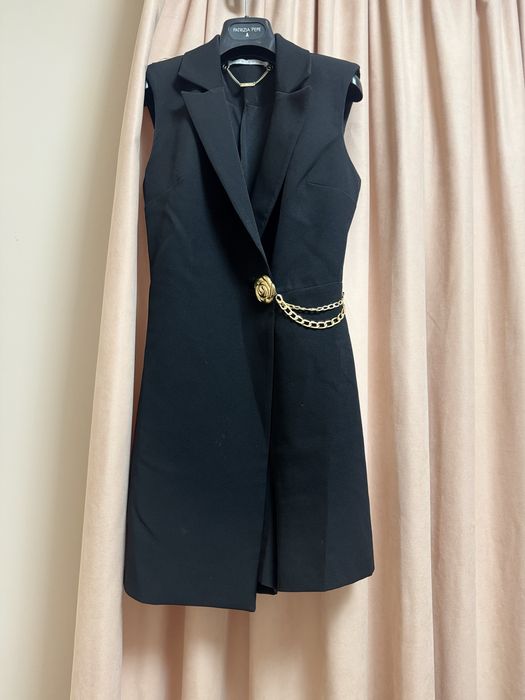 Къса черна рокля с панделки на ръменете Zara
