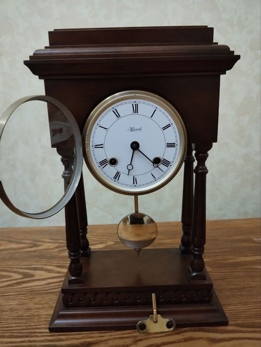 Часы настольные Hermle Judge(Германия)