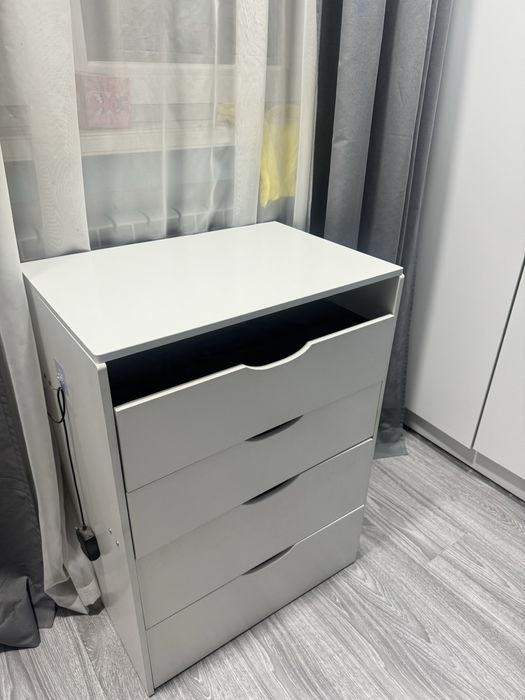 Туалетный столик ( столик для макияжа ) вместительный