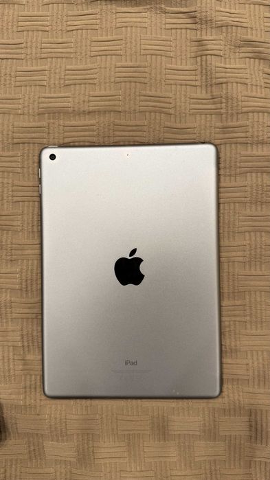 iPad (6th generation) Space Gray