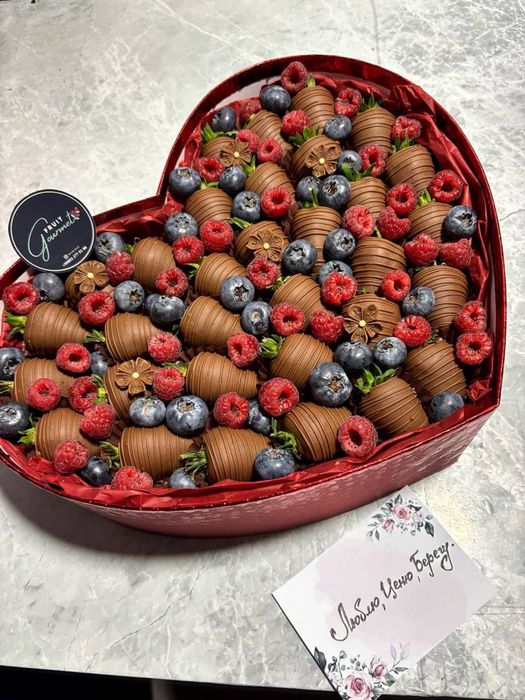 Клубника в шоколаде qulupnay shokolad Подарки для женщин