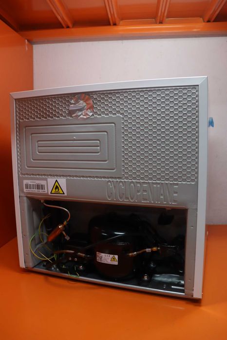 Мини хладилник Comfee RCD50WH2(E) / 43L, лек транспортен ДЕФЕКТ
