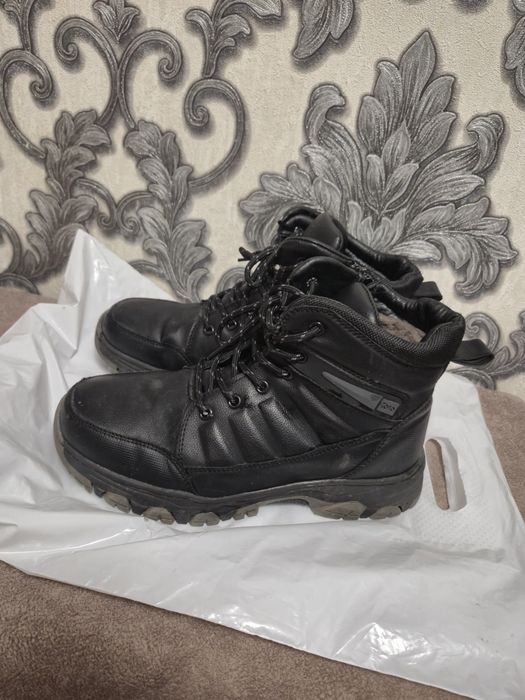 Продам обувь на мальчика 38-39р