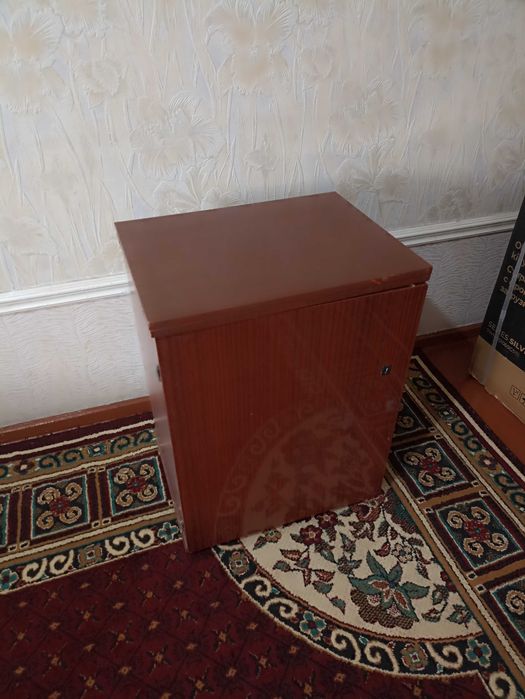 Швейная машинка Чайка 142-М с тумбой - отличное состояние