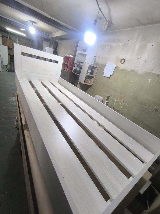 Продам кровать 2метра на 80см