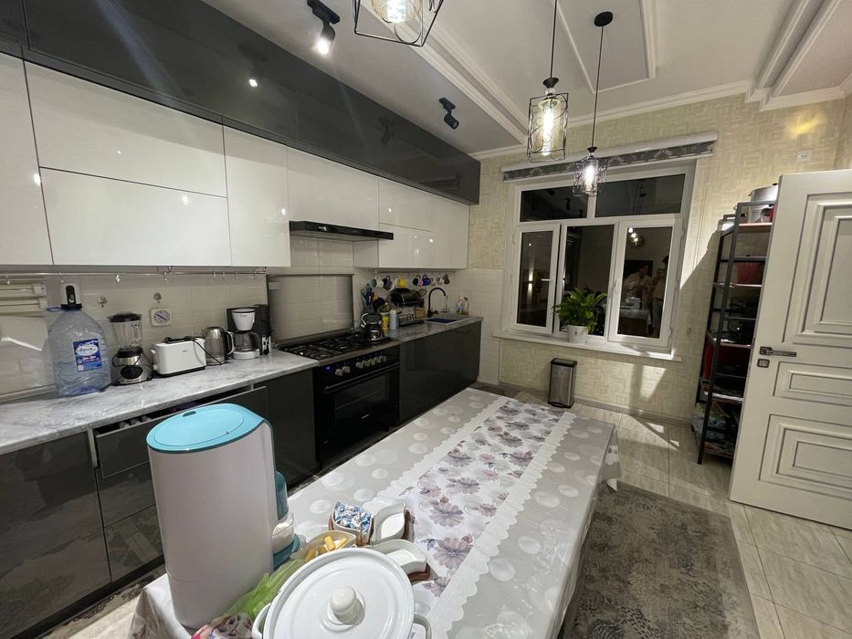 Продается дом 2 уровня, 6комнат +большой хол+большая кухня