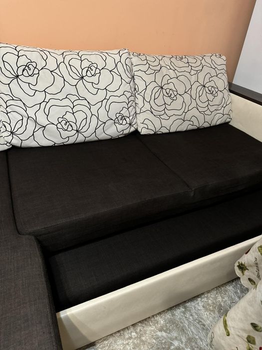 Табуретки 2 бр. и ъглов разтегателен диван