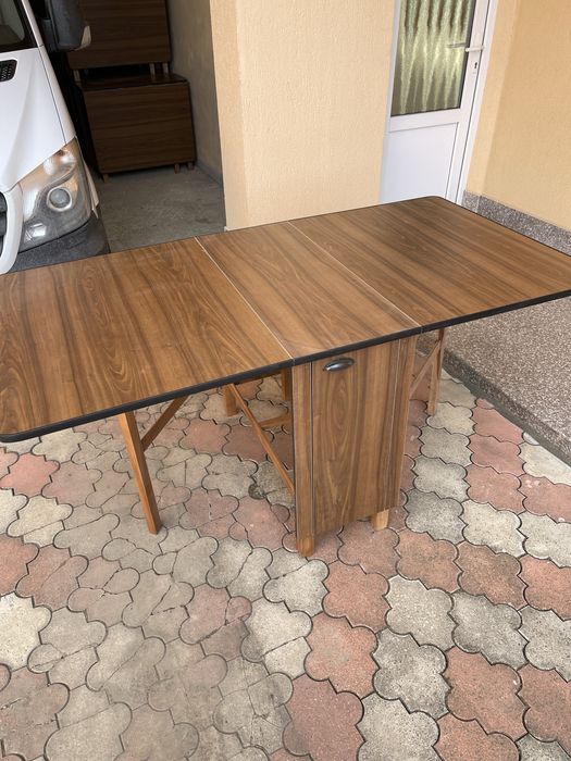 Scaune si mese lemn pentru restaurante
