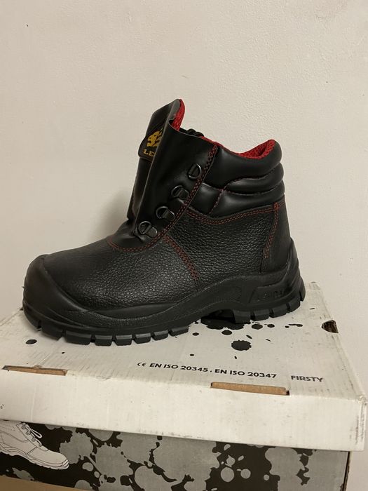 Bocanci de lucru cu bombeu