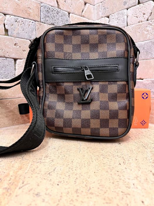 Мъжки чанти през рамо.