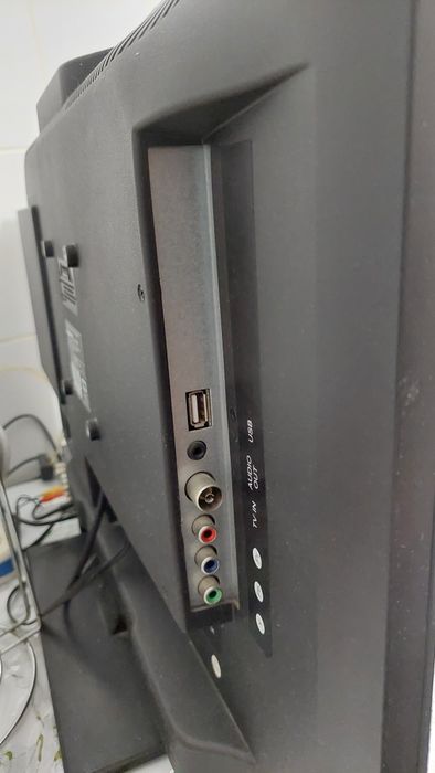 Продам телевизор Elenberg 24" дюйма на запчасти