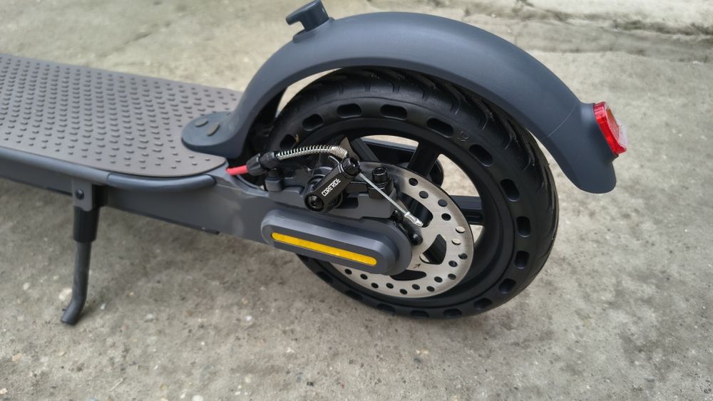 Trotinetă electrică Mankel – Nouă, viteză max 25 km/h.